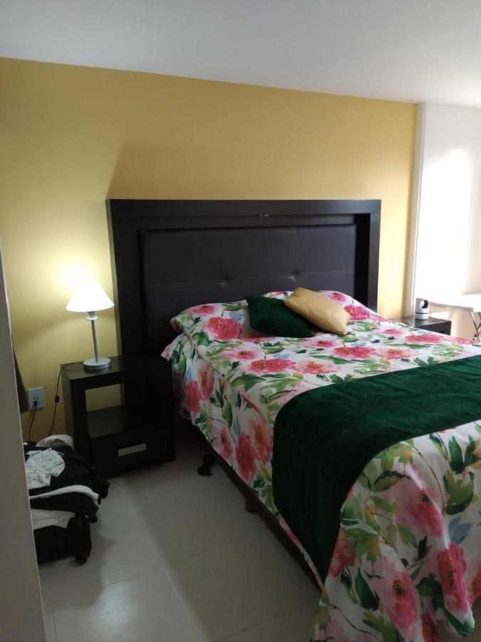 Charming Sunny Bedroom Overlooking Beautiful Amsterdam Avenue In Best Condesa Area Cidade do México Exterior foto