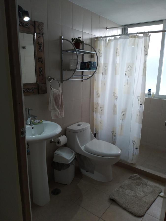 Charming Sunny Bedroom Overlooking Beautiful Amsterdam Avenue In Best Condesa Area Cidade do México Exterior foto