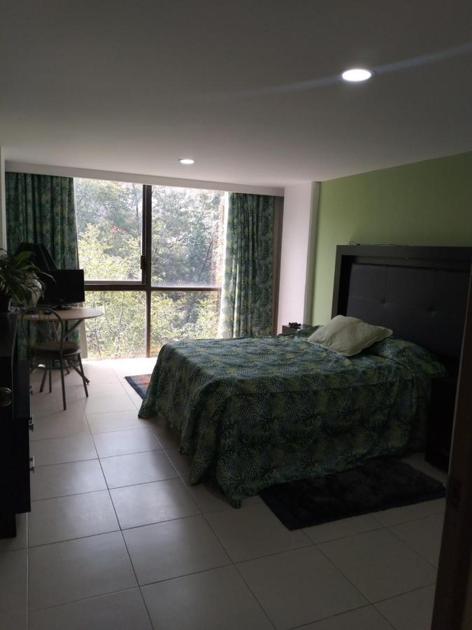 Charming Sunny Bedroom Overlooking Beautiful Amsterdam Avenue In Best Condesa Area Cidade do México Exterior foto