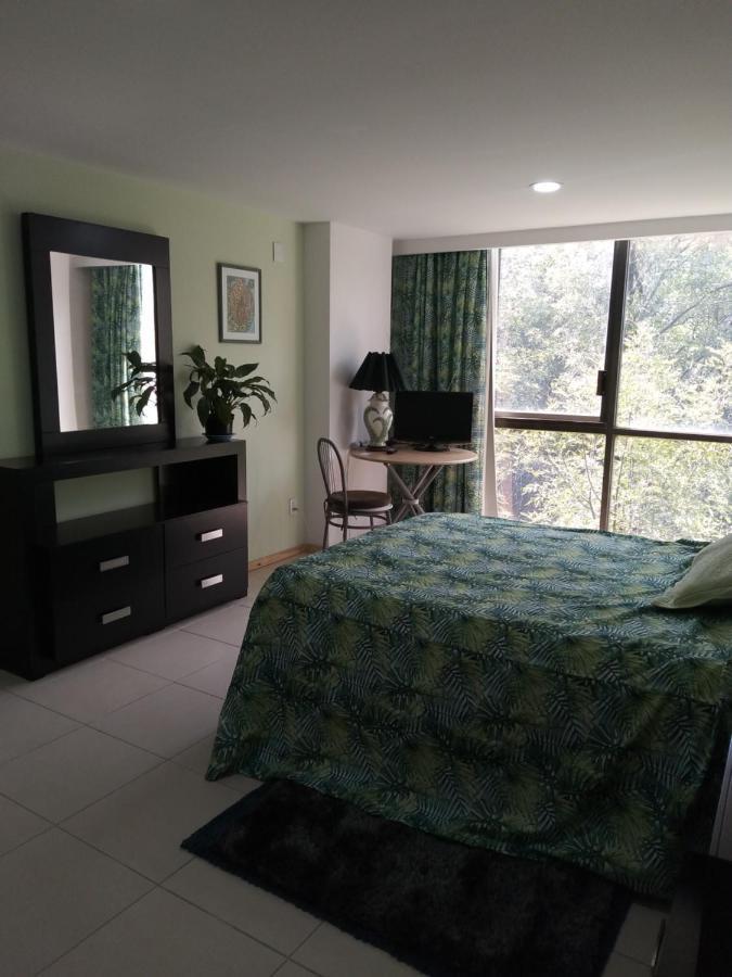 Charming Sunny Bedroom Overlooking Beautiful Amsterdam Avenue In Best Condesa Area Cidade do México Exterior foto